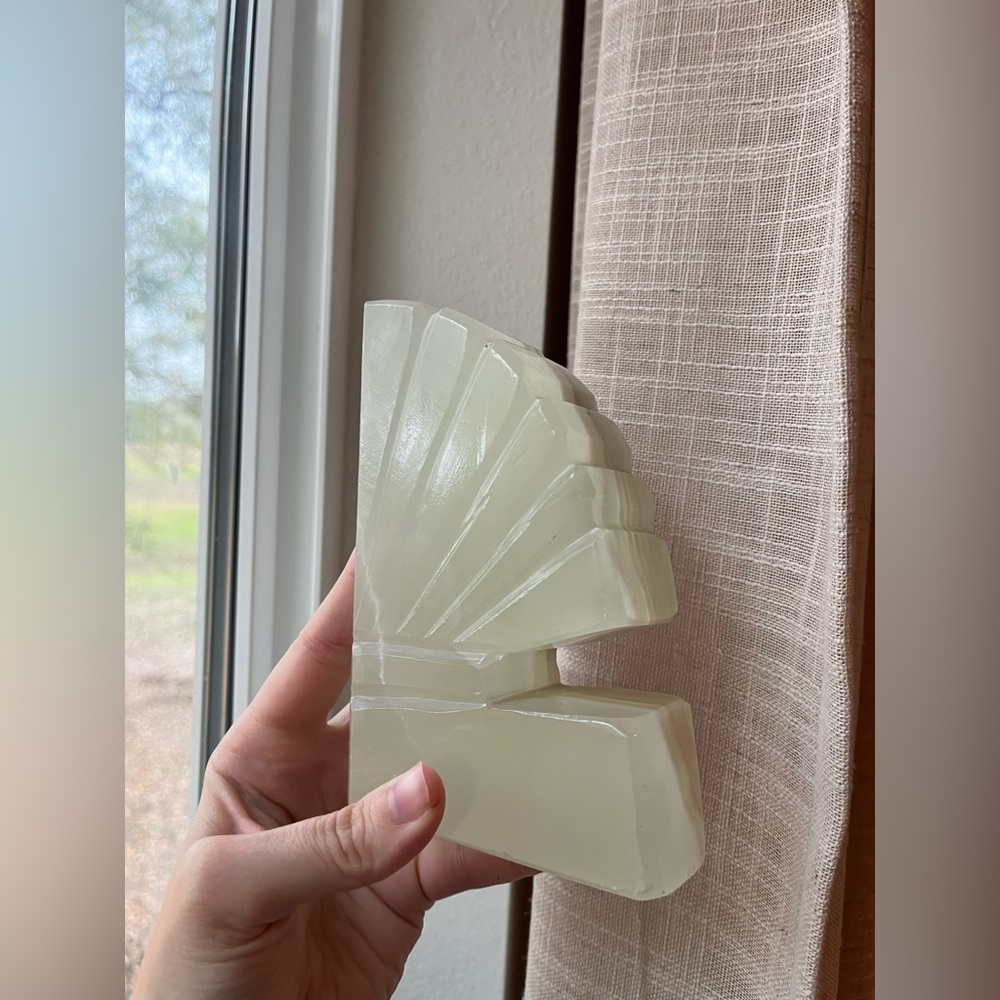 Onyx Shell Bookends Clear